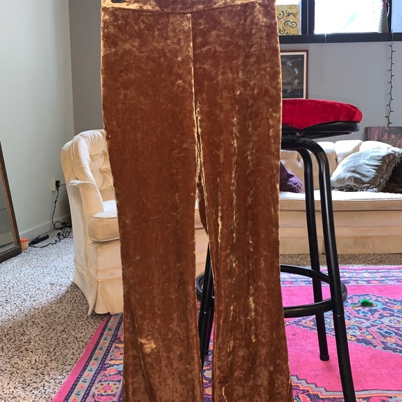 Gold velvet soft flair pants from urban outfitters - Picture 3 of 5